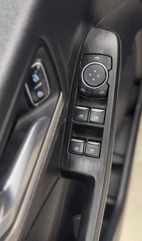 Ford Escape Vehicle Full-screen Gallery Image 20