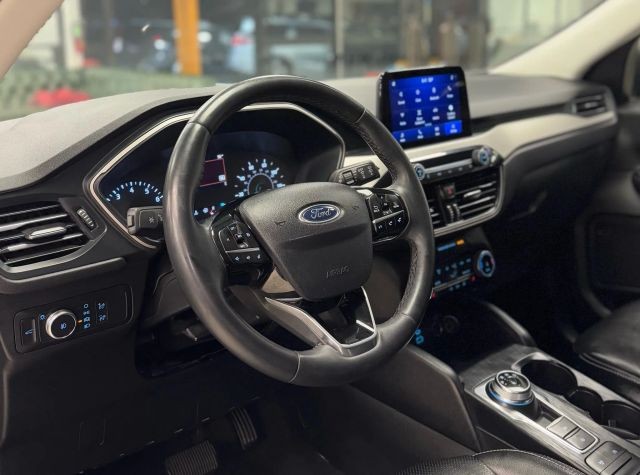 Ford Escape Vehicle Full-screen Gallery Image 21