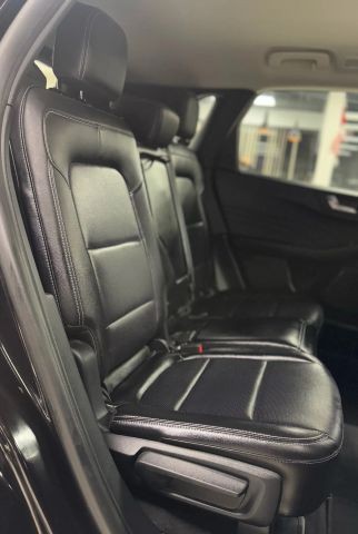 Ford Escape Vehicle Full-screen Gallery Image 26