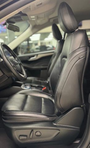 Ford Escape Vehicle Full-screen Gallery Image 28