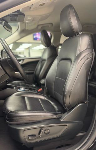 Ford Escape Vehicle Full-screen Gallery Image 29