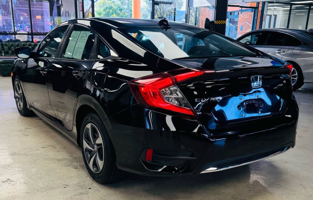 Honda Civic Sedan Vehicle Full-screen Gallery Image 05