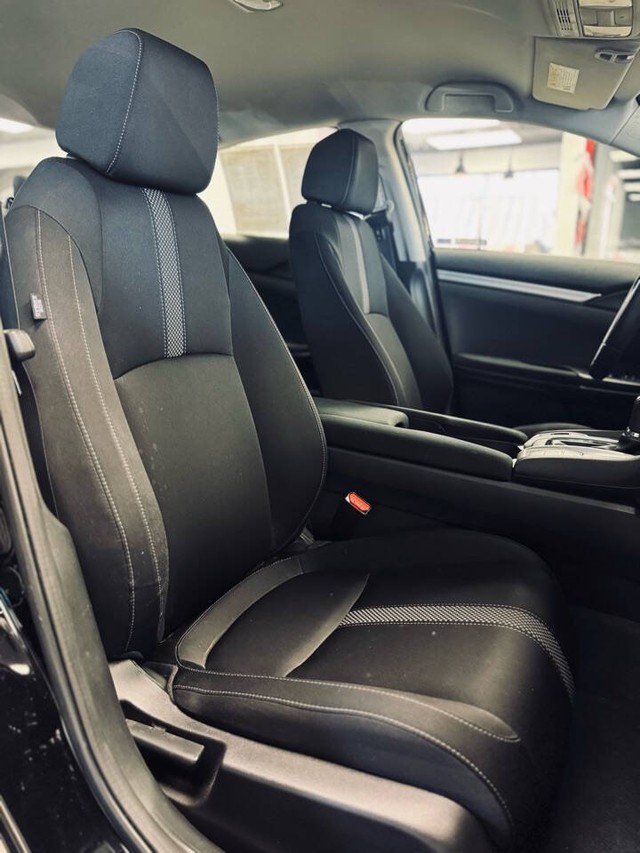 Honda Civic Sedan Vehicle Full-screen Gallery Image 15