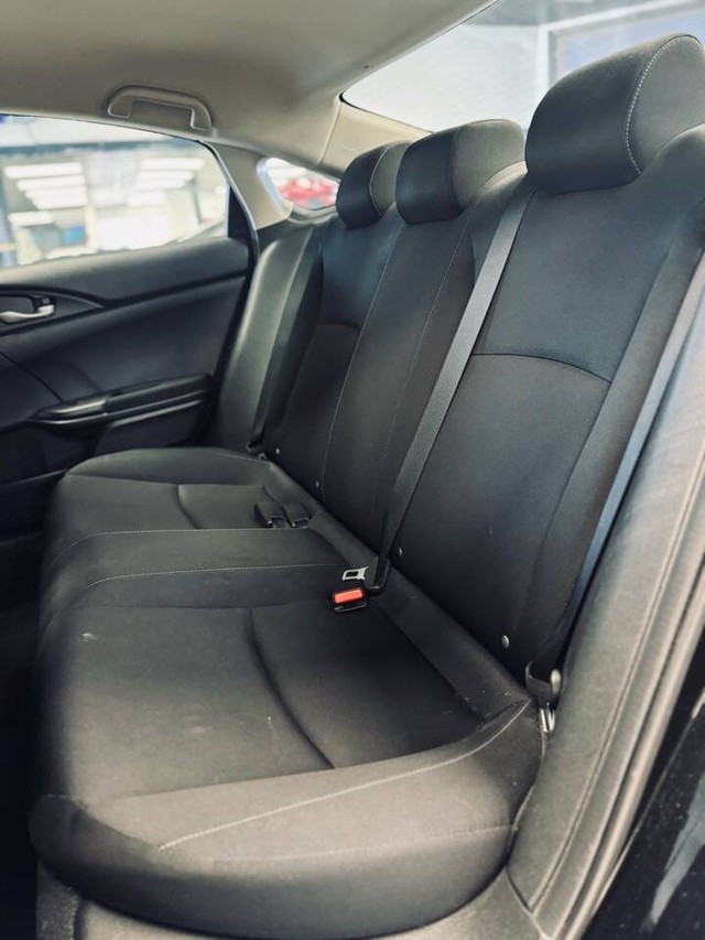 Honda Civic Sedan Vehicle Full-screen Gallery Image 17