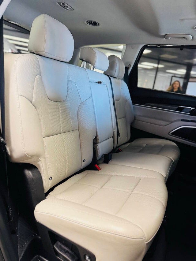 Kia Telluride Vehicle Full-screen Gallery Image 14