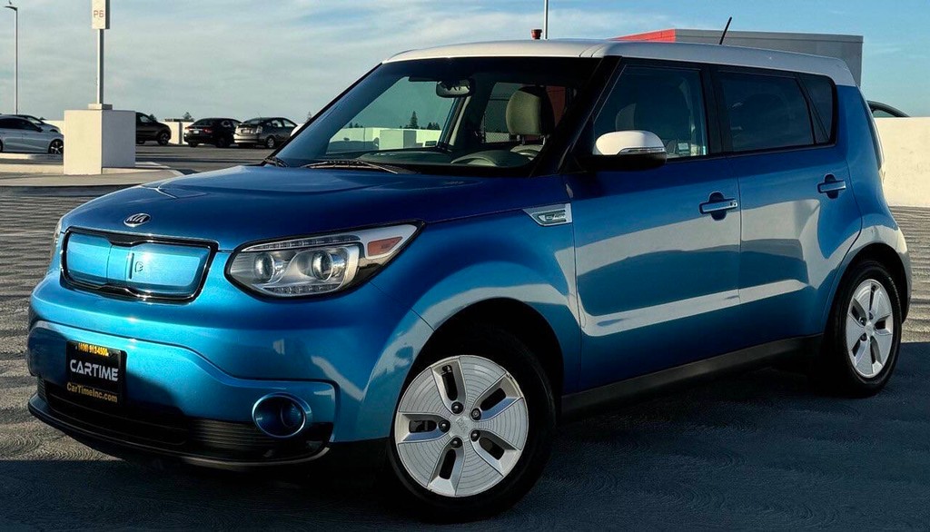 Kia Soul EV Vehicle Full-screen Gallery Image 03