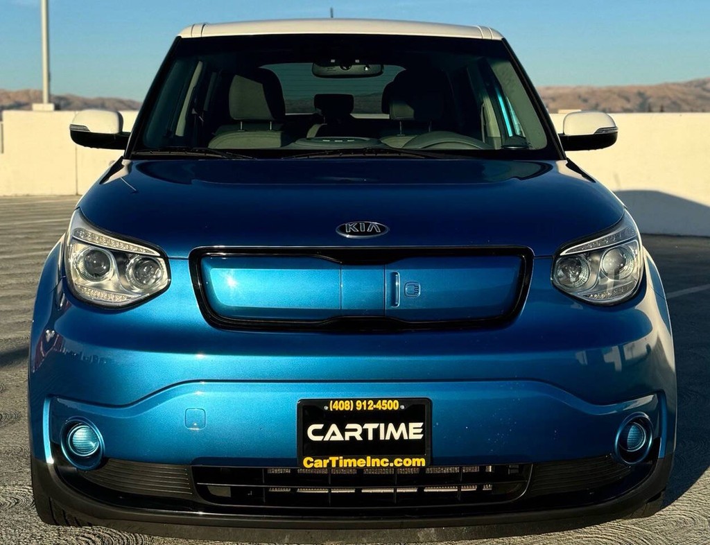 Kia Soul EV Vehicle Full-screen Gallery Image 07