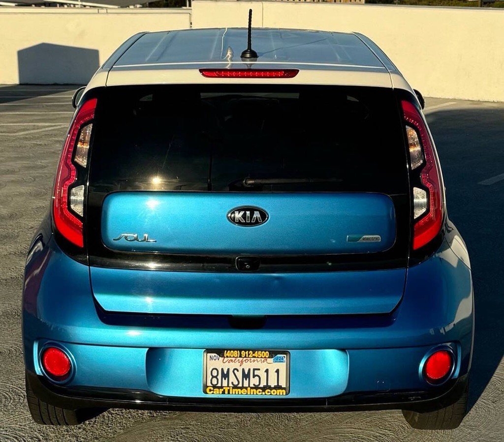 Kia Soul EV Vehicle Full-screen Gallery Image 10