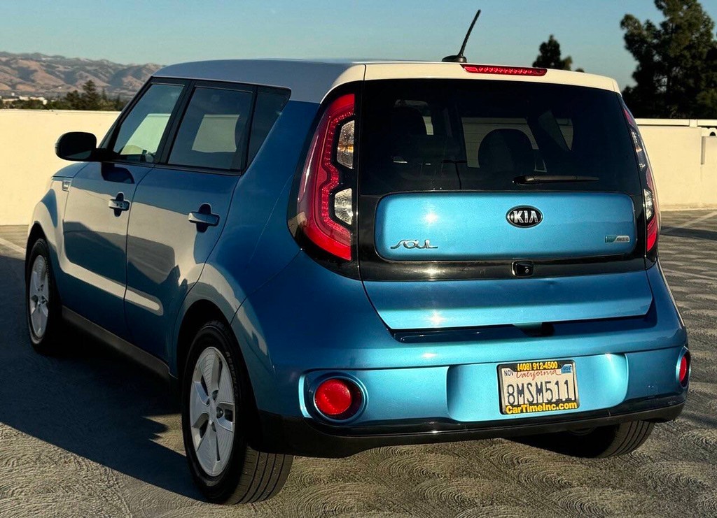 Kia Soul EV Vehicle Full-screen Gallery Image 11