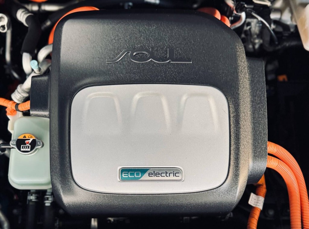 Kia Soul EV Vehicle Full-screen Gallery Image 32