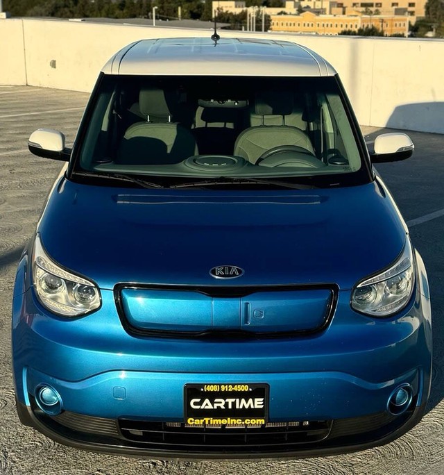 Kia Soul EV Vehicle Full-screen Gallery Image 08