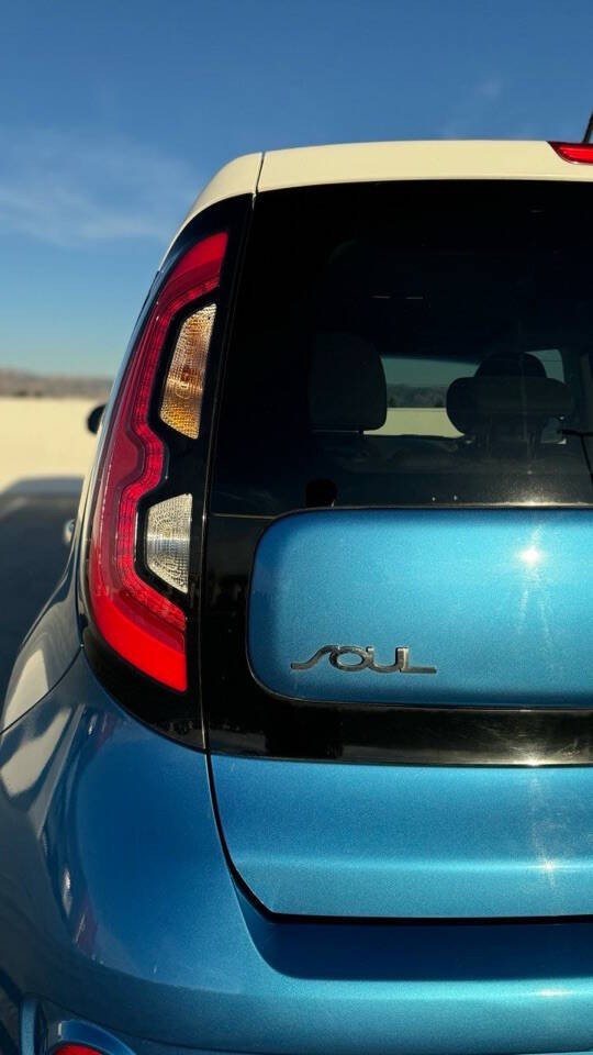 Kia Soul EV Vehicle Full-screen Gallery Image 13