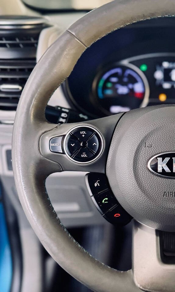 Kia Soul EV Vehicle Full-screen Gallery Image 16