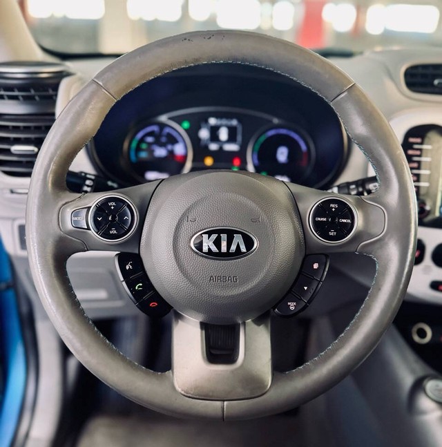 Kia Soul EV Vehicle Full-screen Gallery Image 17