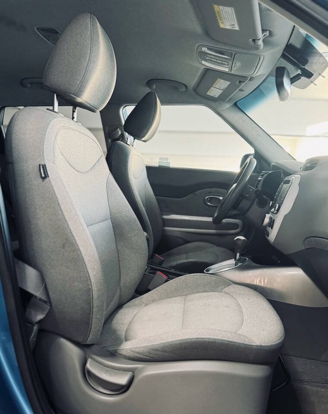 Kia Soul EV Vehicle Full-screen Gallery Image 26