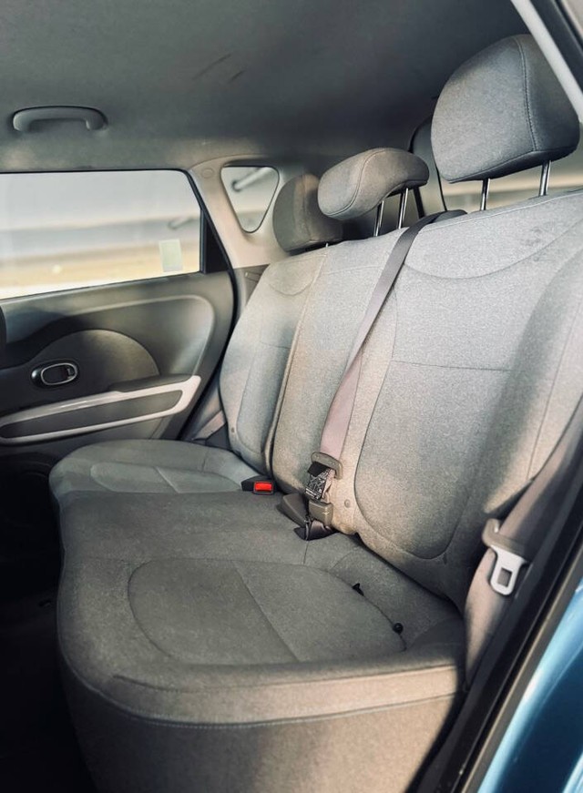 Kia Soul EV Vehicle Full-screen Gallery Image 29