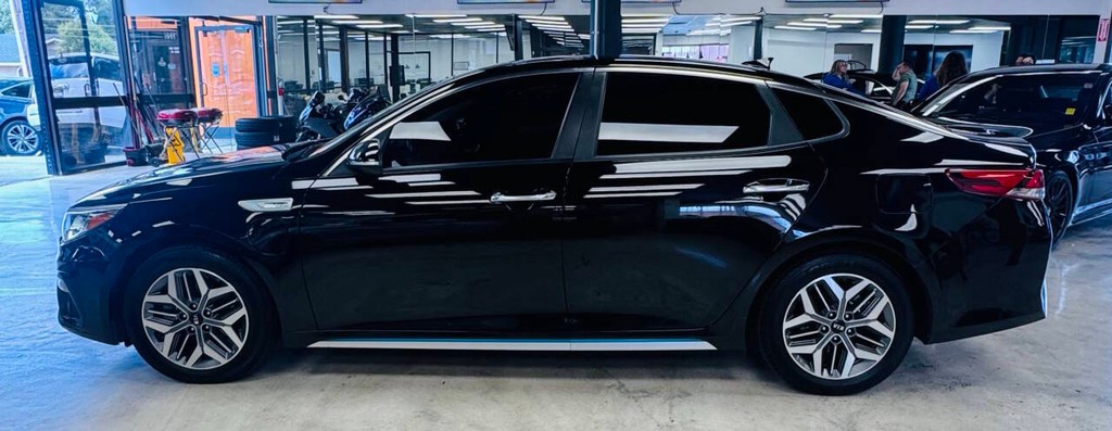 Kia Optima Plug-In Hybrid Vehicle Full-screen Gallery Image 04