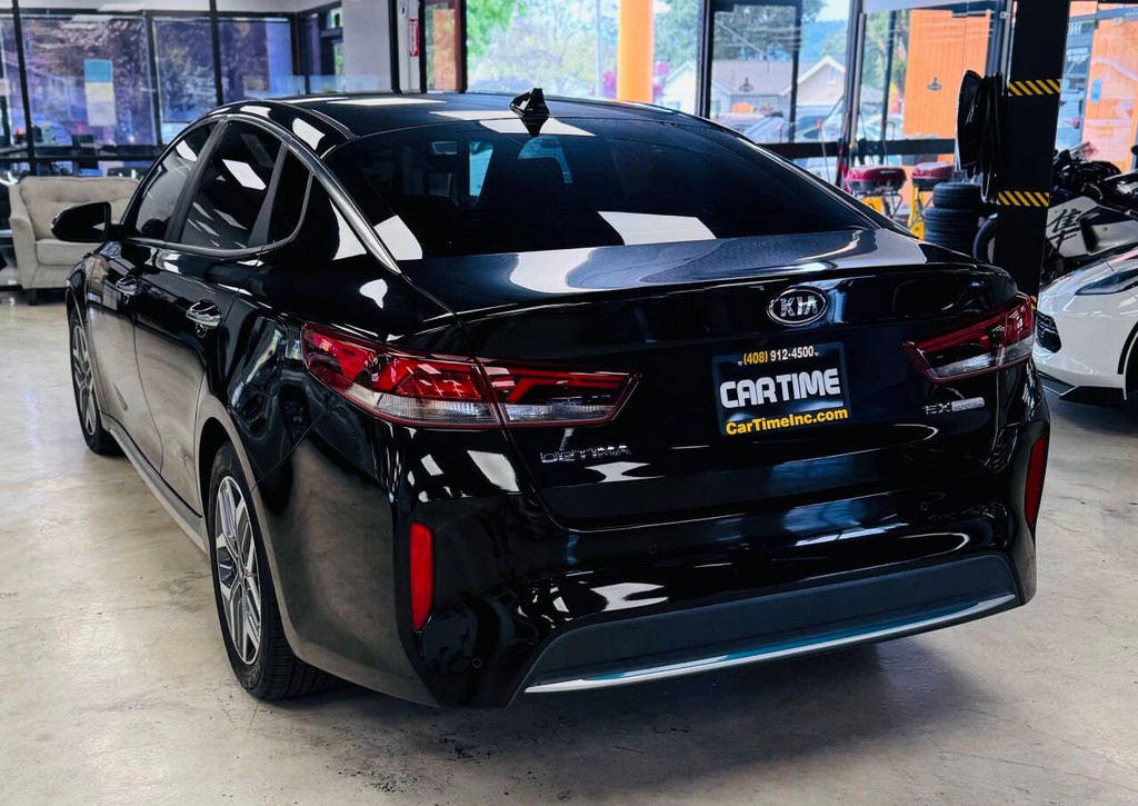 Kia Optima Plug-In Hybrid Vehicle Full-screen Gallery Image 06