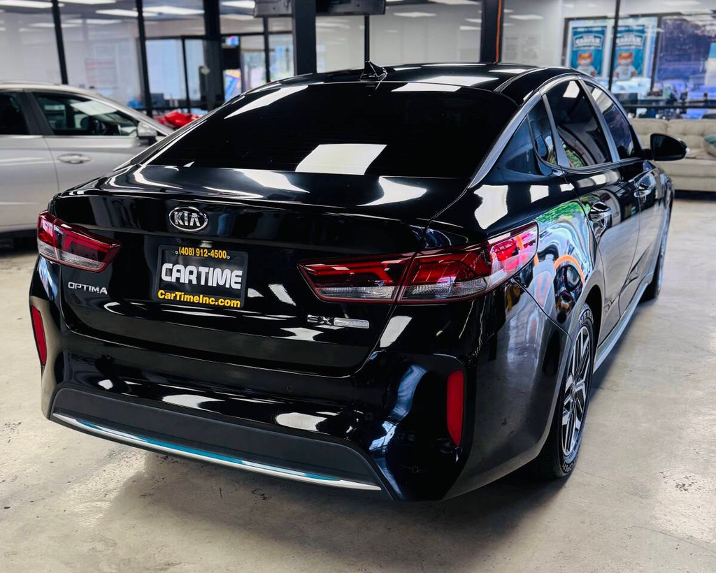 Kia Optima Plug-In Hybrid Vehicle Full-screen Gallery Image 07