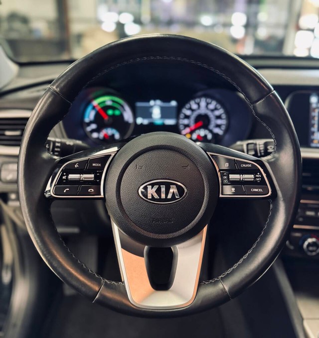Kia Optima Plug-In Hybrid Vehicle Full-screen Gallery Image 09