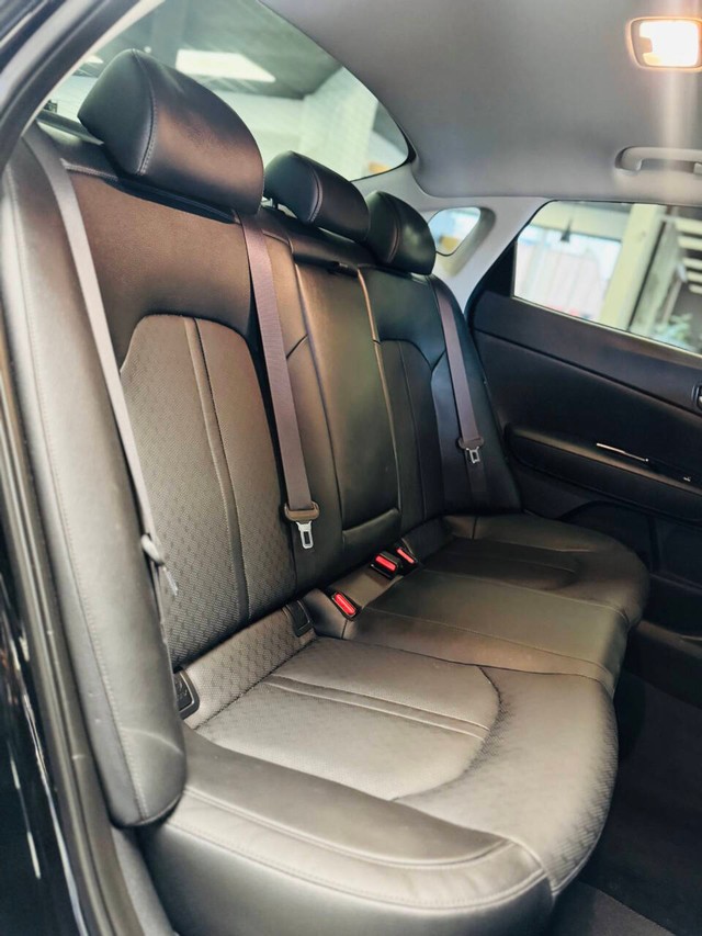 Kia Optima Plug-In Hybrid Vehicle Full-screen Gallery Image 14