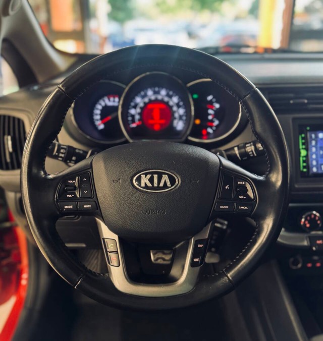 Kia Rio Vehicle Full-screen Gallery Image 07