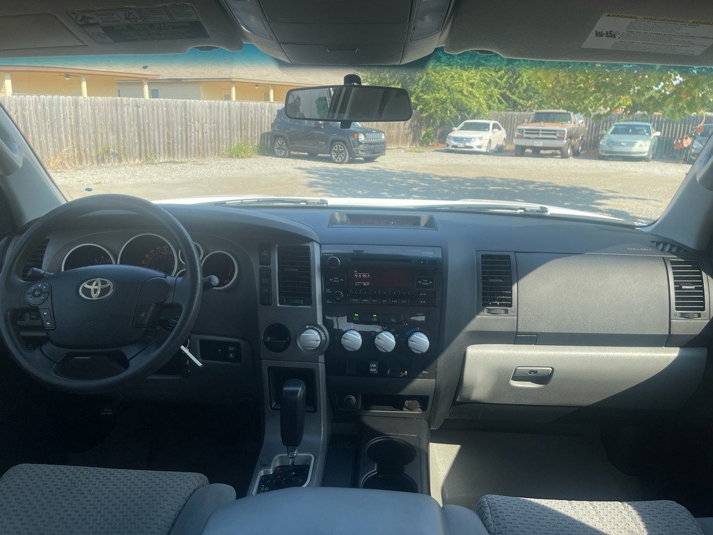 Toyota Tundra 2WD Truck Vehicle Full-screen Gallery Image 11