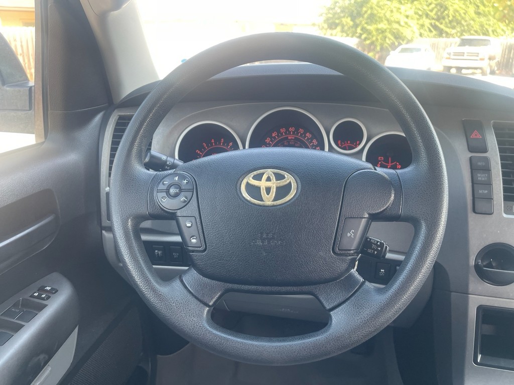Toyota Tundra 2WD Truck Vehicle Full-screen Gallery Image 12
