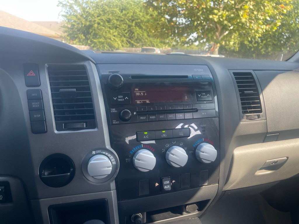 Toyota Tundra 2WD Truck Vehicle Full-screen Gallery Image 13
