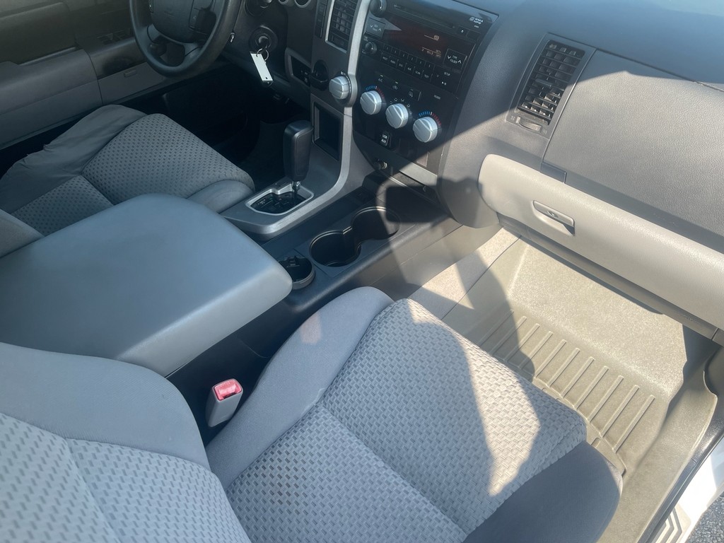 Toyota Tundra 2WD Truck Vehicle Full-screen Gallery Image 14