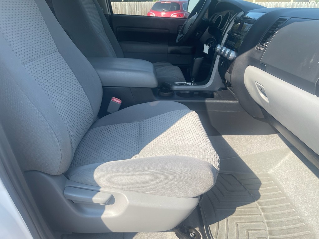 Toyota Tundra 2WD Truck Vehicle Full-screen Gallery Image 15