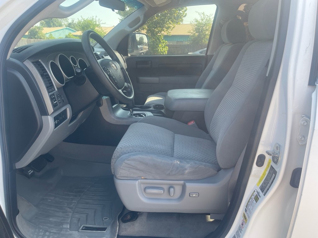 Toyota Tundra 2WD Truck Vehicle Full-screen Gallery Image 16