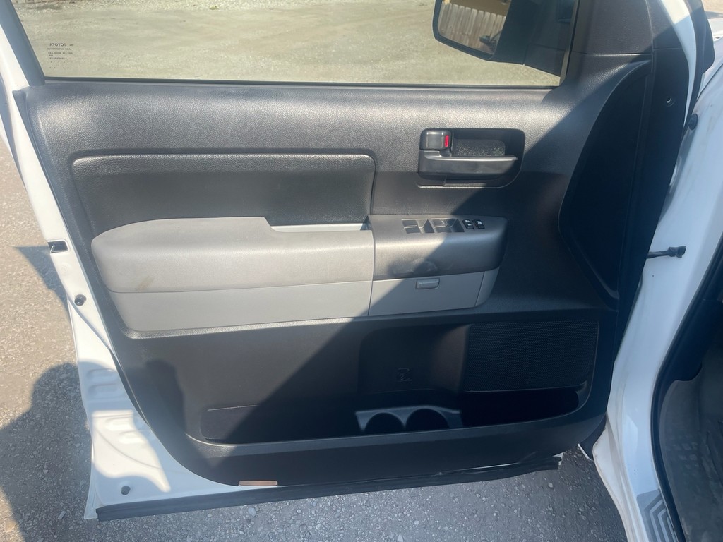 Toyota Tundra 2WD Truck Vehicle Full-screen Gallery Image 18