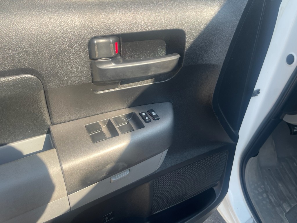 Toyota Tundra 2WD Truck Vehicle Full-screen Gallery Image 19