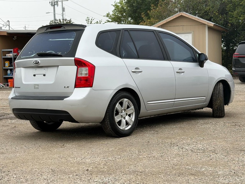 Kia Rondo Vehicle Full-screen Gallery Image 3