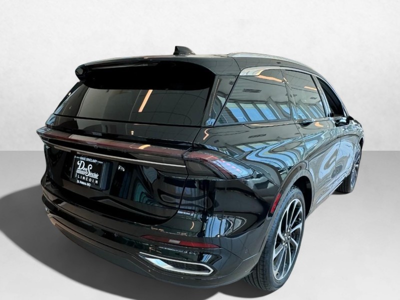 Lincoln Nautilus Vehicle Full-screen Gallery Image 05