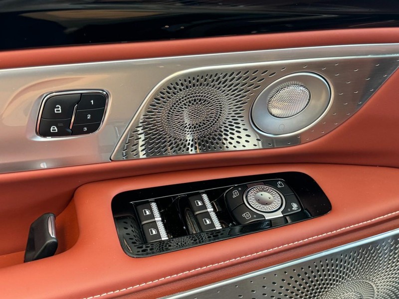 Lincoln Nautilus Vehicle Full-screen Gallery Image 14