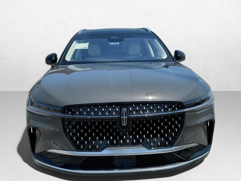 Lincoln Nautilus Vehicle Full-screen Gallery Image 02