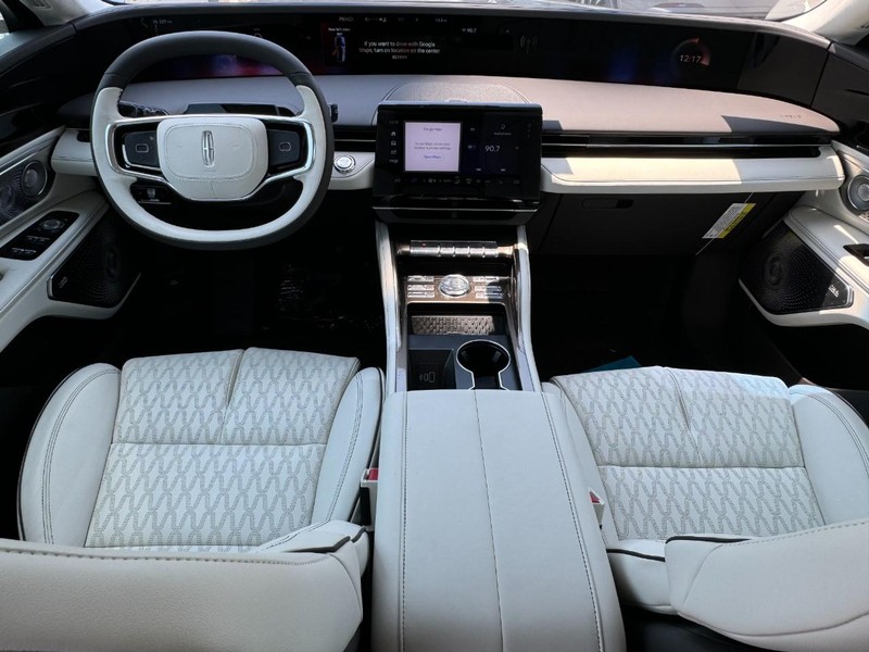 Lincoln Nautilus Vehicle Full-screen Gallery Image 09