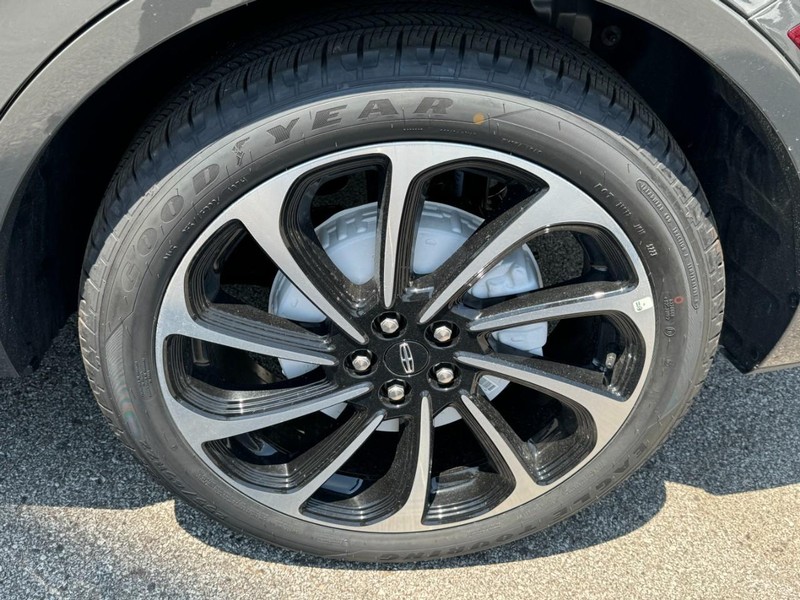 Lincoln Nautilus Vehicle Full-screen Gallery Image 27