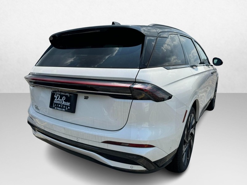 Lincoln Nautilus Vehicle Full-screen Gallery Image 05