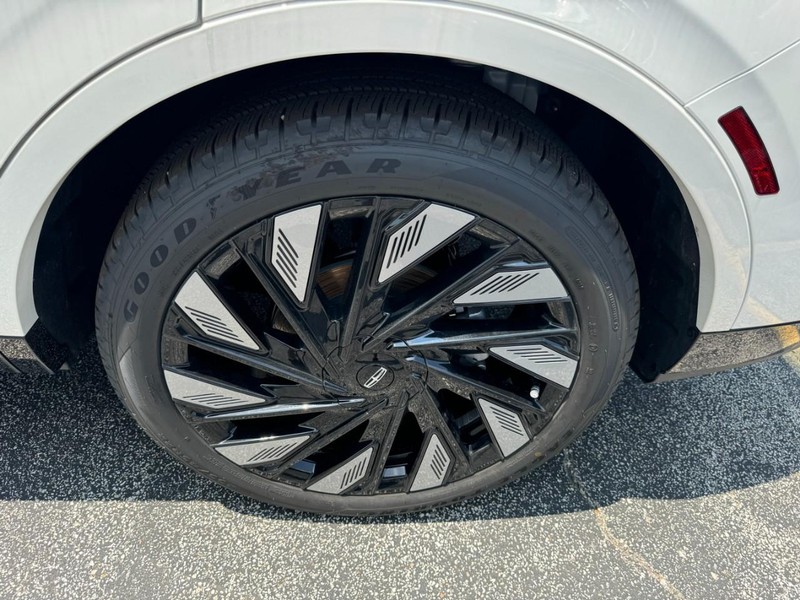 Lincoln Nautilus Vehicle Full-screen Gallery Image 25