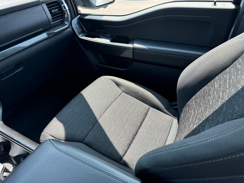 Ford F-150 Vehicle Full-screen Gallery Image 11
