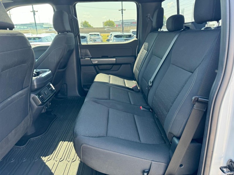 Ford F-150 Vehicle Full-screen Gallery Image 12