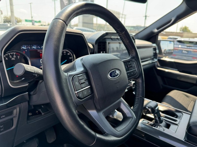 Ford F-150 Vehicle Full-screen Gallery Image 15