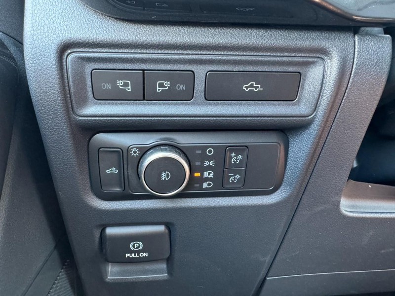 Ford F-150 Vehicle Full-screen Gallery Image 22