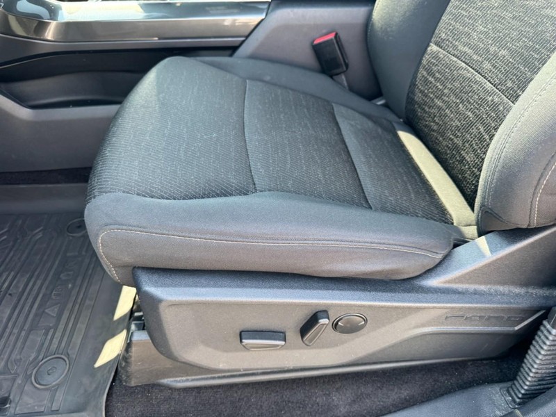 Ford F-150 Vehicle Full-screen Gallery Image 26