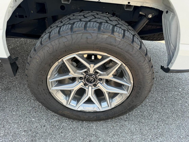 Ford F-150 Vehicle Full-screen Gallery Image 27