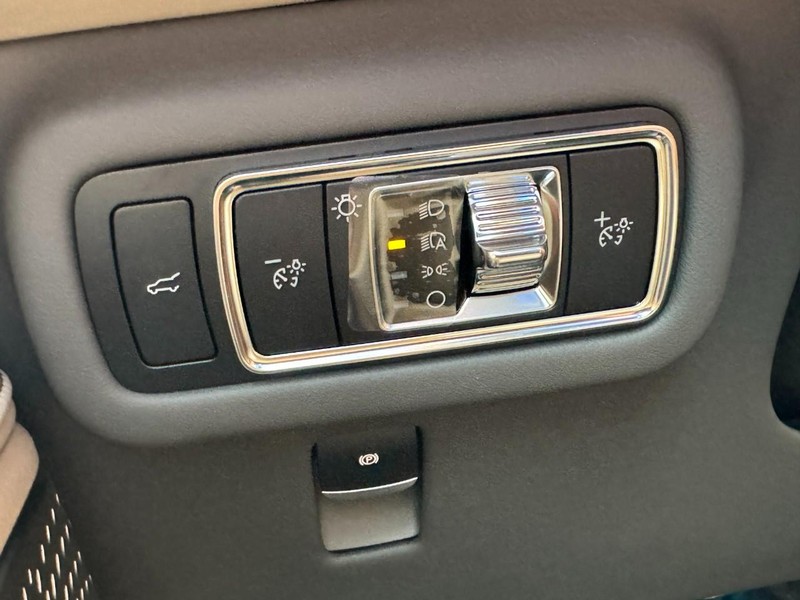 Lincoln Nautilus Vehicle Full-screen Gallery Image 20