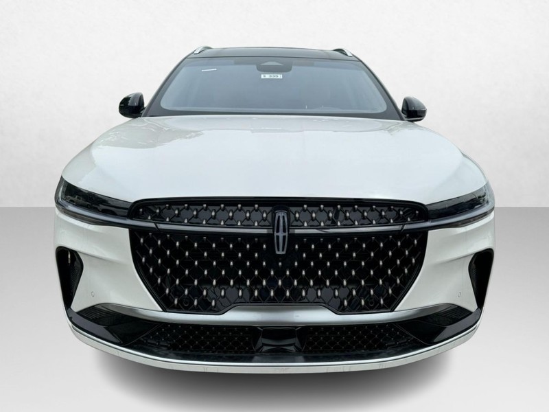 Lincoln Nautilus Vehicle Full-screen Gallery Image 02